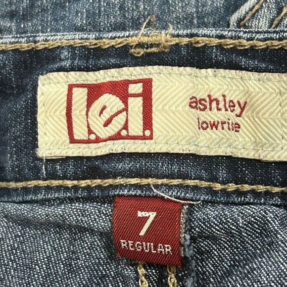 L.E.I. Denim Shorts Women's Size 7 Dark Wash White Floral Ashley Low Rise Fringe - Picture 7 of 9